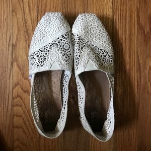 COPY - Creme crochet Toms!